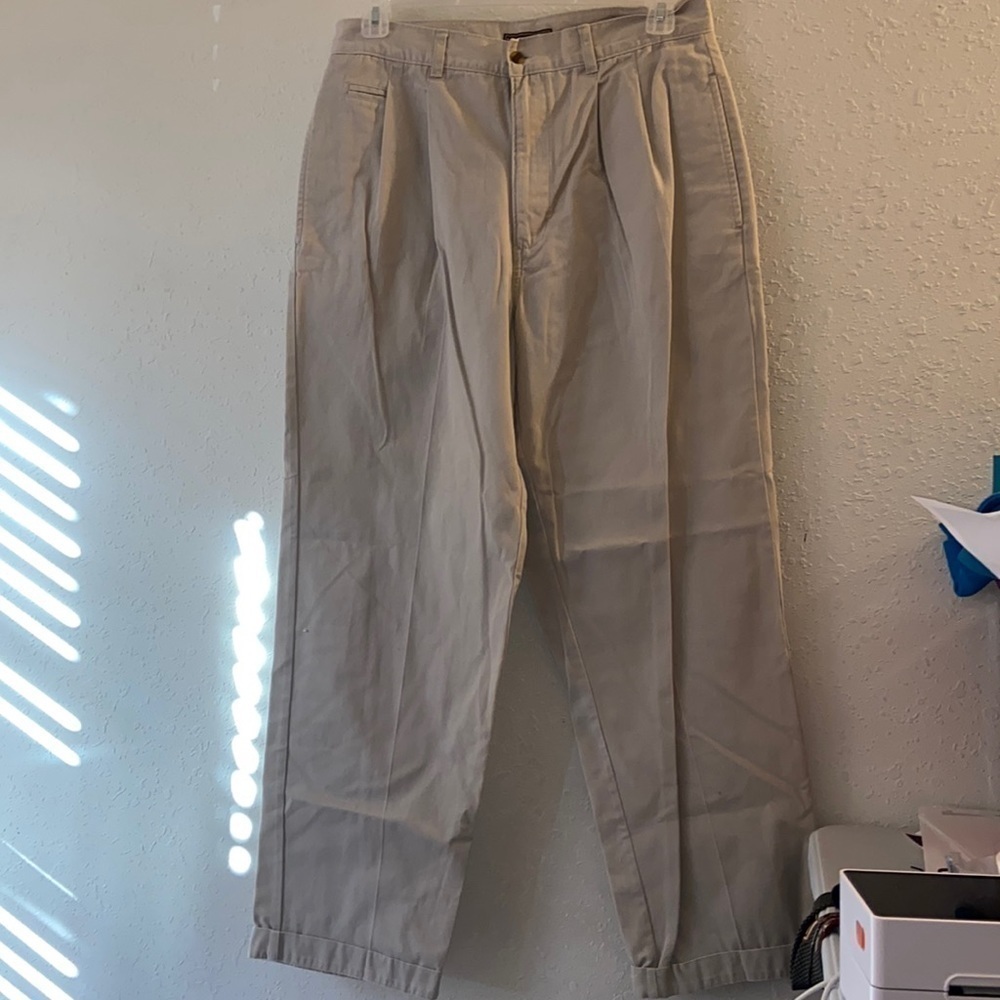 Vintage Bugle Boy Pleated  Casual Basics Taperered khakis  size 34/32  T25